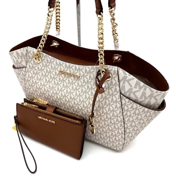 Michael Kors Large Jet Set Travel Chain Shoulder
Bag & Double Zip Wallet Vanilla - Picture 11 of 14